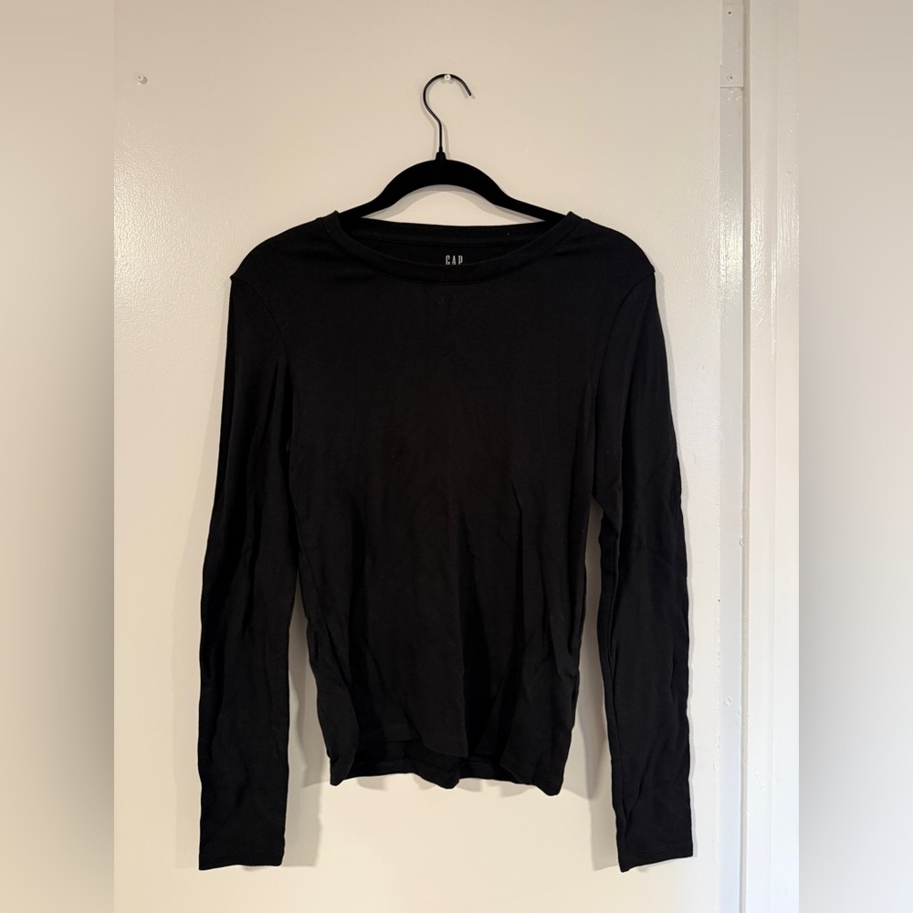 NWOT! GAP Women’s Long Sleeve Shirt - Black
